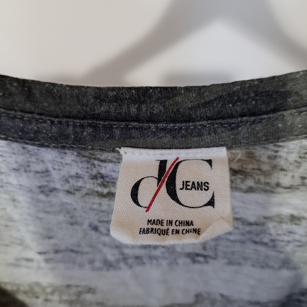 DC jeans | Camo green v neck sleevless tank top with side tie ups - Picture 5 of 8